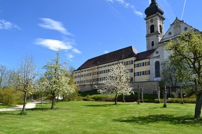 Foto: Außenansicht Grundschule im Alten Konvikt