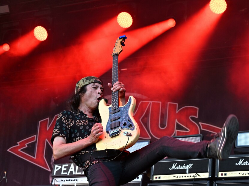 Krokus Foto: Emmenlauer Gitarrist in Aktion