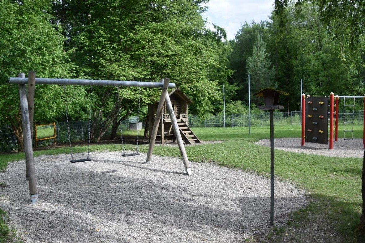 Außengelände / Schaukel / Klettergerüst